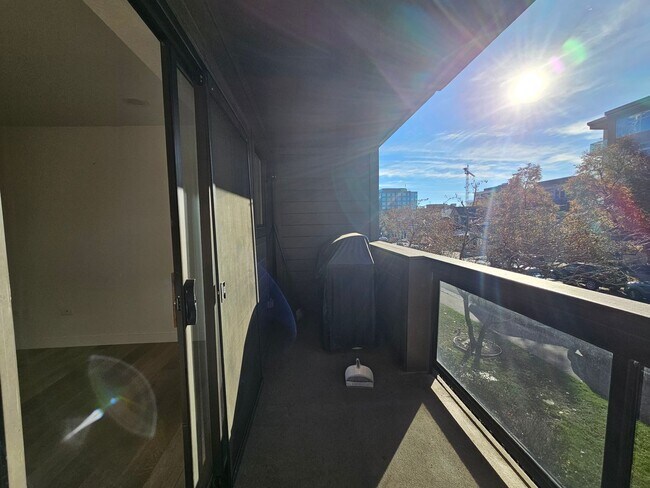 Building Photo - Cherry Creek Beautiful and Bright 1 Bed 1 Bath Condo