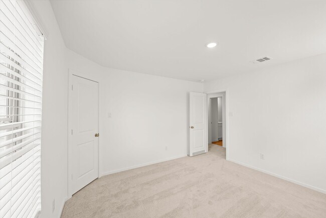 Building Photo - 1522 Windrose Bnd