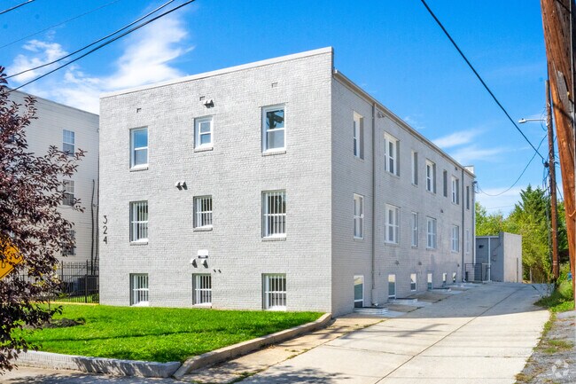 Building Photo - 324 61st St NE