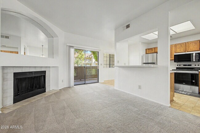 Building Photo - 930 N Mesa Dr