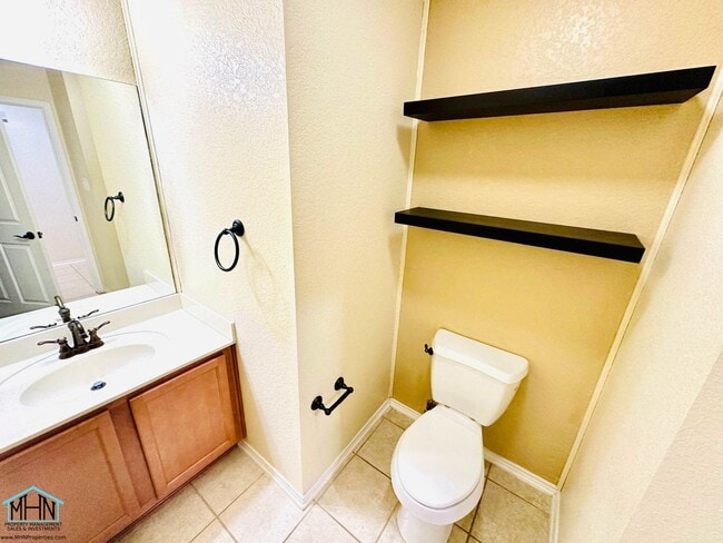 Building Photo - Spacious and Well Designed 3 Bedroom 2.5 B...