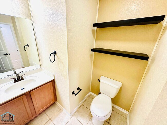 Building Photo - Spacious and Well Designed 3 Bedroom 2.5 Bath, Located in the far Northeast and North Central San...