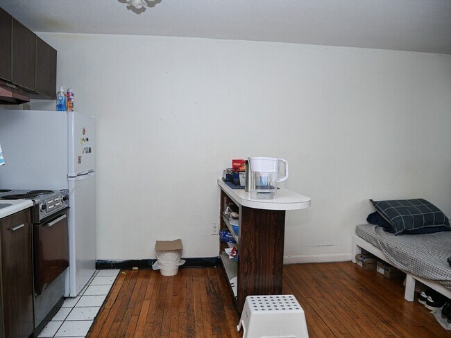 Building Photo - 1039 Commonwealth Ave