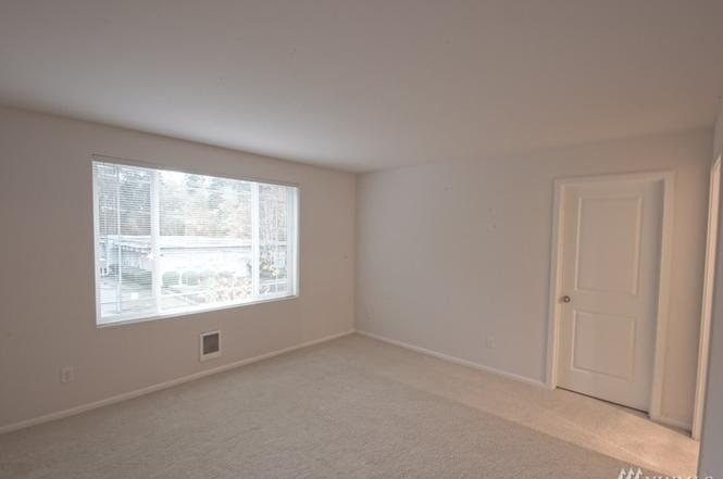 Building Photo - 15720 Manor Way
