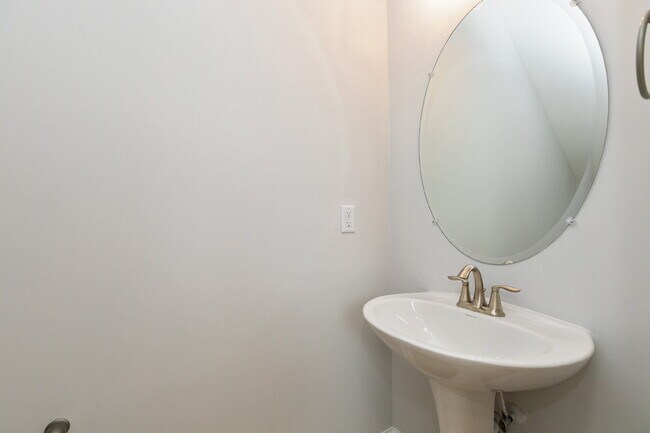 Building Photo - 341 Old Grove Ln