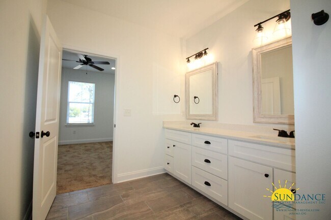 Building Photo - Nice 3 Bedroom Townhome in Fort Walton Beach