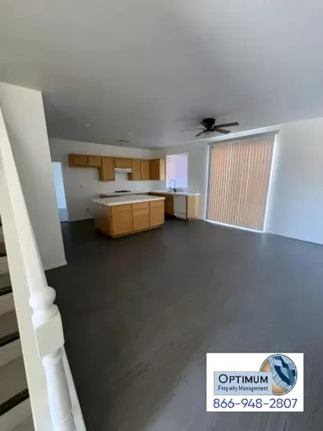 Building Photo - Spacious 5-Bedroom, 3-Bathroom Home with Loft in Victorville