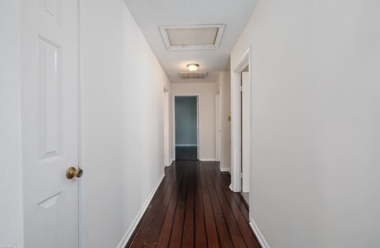 Building Photo - 1288 Hillock Xing