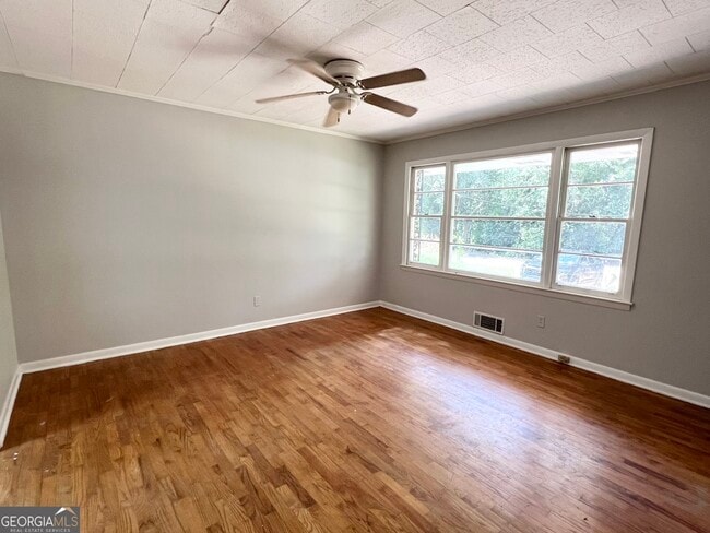 Building Photo - 133 Pineview Dr