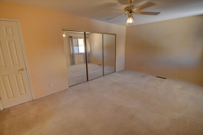 Building Photo - 10028 Del Chaparral Ct NE