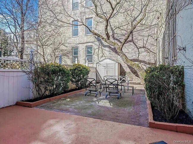 Building Photo - 643 Decatur St