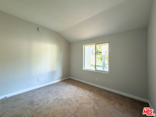 Building Photo - 9531 Vía Ricardo