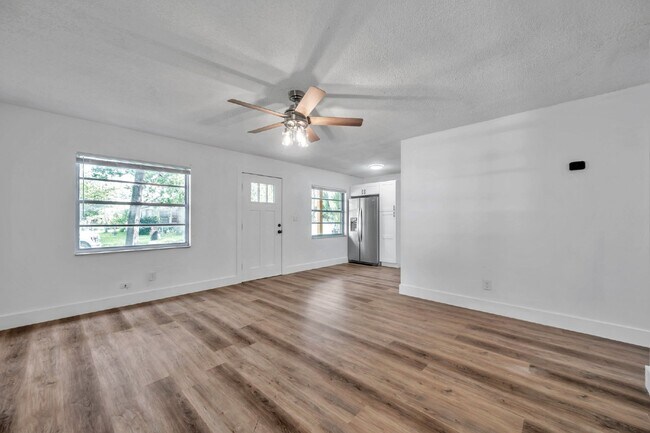 Building Photo - BEAUTIFULLY RENOVATED 2 BEDROOM, 1 BATH HOME WITH CARPORT NESTLED IN THE SOUGHT-AFTER NEIGHBORHOO...