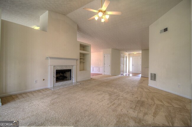 Building Photo - 3230 Kylay Ct NE