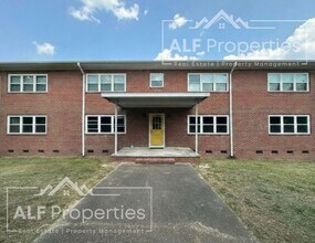Building Photo - Renovated 2 Bedroom, 1 Bath First-Floor Apartment Available