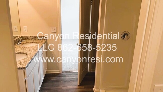 Building Photo - 740 Wayfinder Run