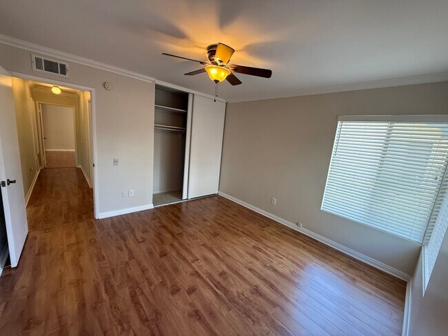 Building Photo - Walking Distance to the Center of Leisure Village