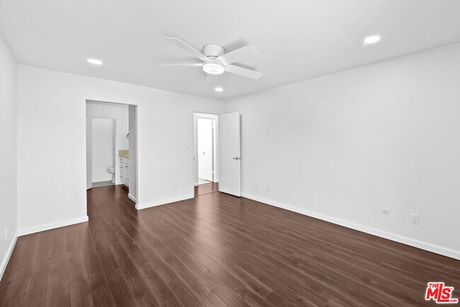 Building Photo - 4900 Overland Ave