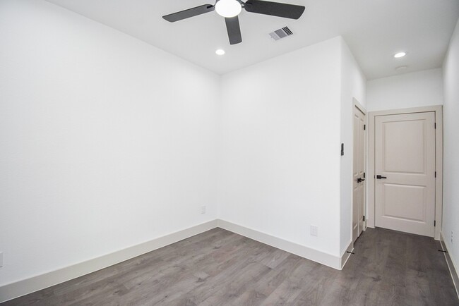 Building Photo - 7973 Joy St