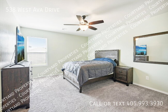 Building Photo - 538 W Ava Dr