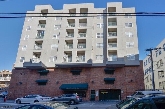 Building Photo - 318 54th St