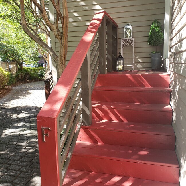 Primary Photo - 415 W 7th St