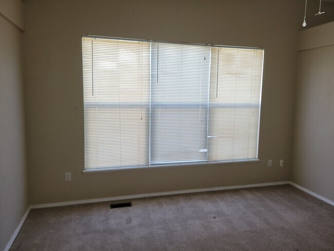 Building Photo - 1329 Nutwood Dr