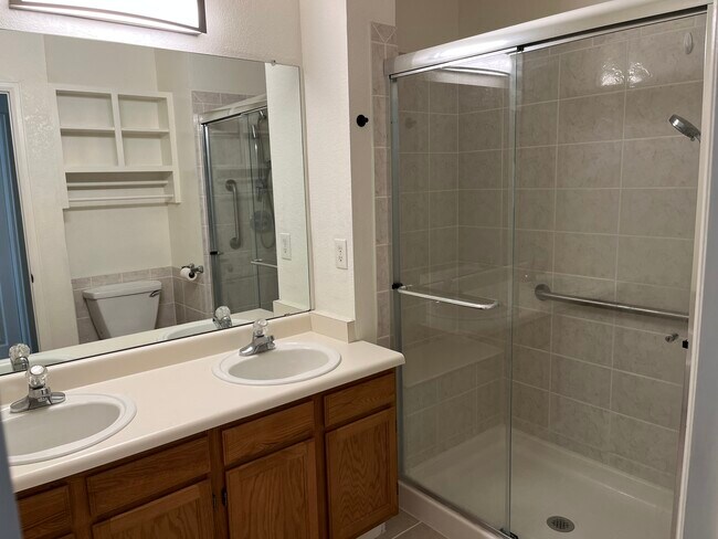 Building Photo - 12796 E Wyoming Pl