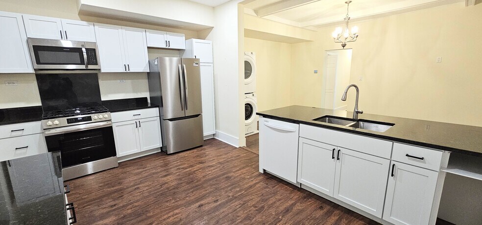 Building Photo - 3555 S King Dr