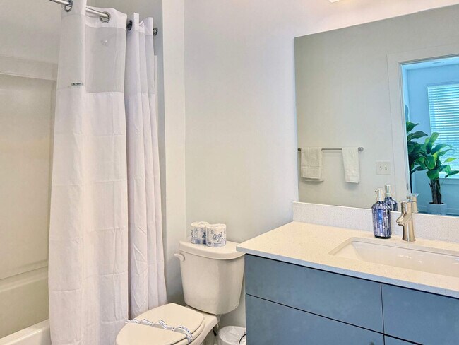 Building Photo - 542 Boulevard NE