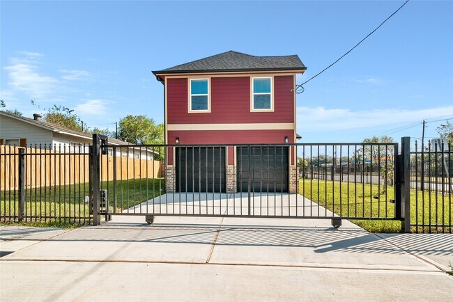 Building Photo - 1206 S Victory Dr