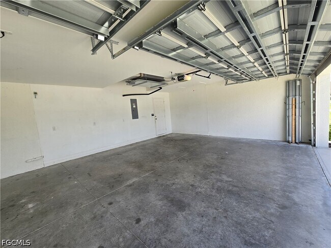 Building Photo - 329 SW 21st Ln