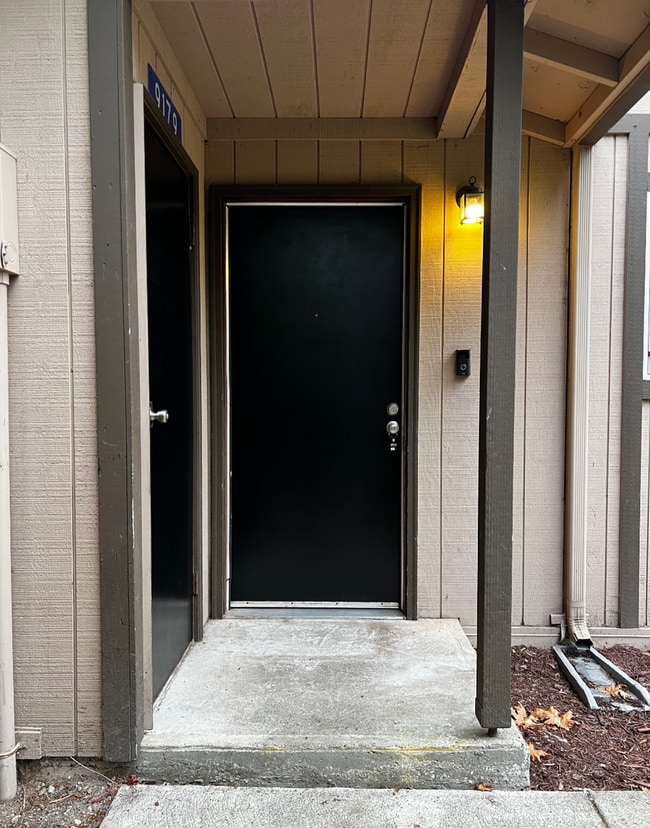 Building Photo - 2 Story Duplex Available. HUGE, FENCED YAR...