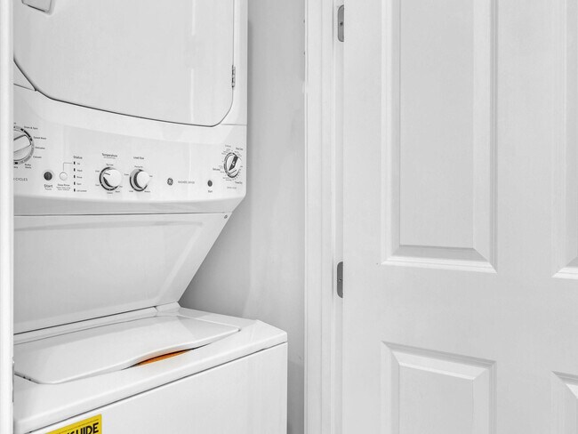 Building Photo - 8928 Bastille Cir E