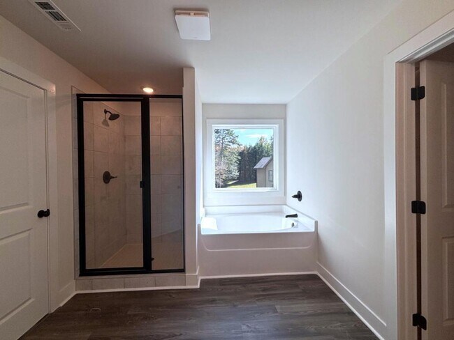 Building Photo - 4420 Whitetail Path Cove