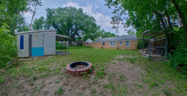 Building Photo - 3D Tour Available! Close to Campus + Washe...