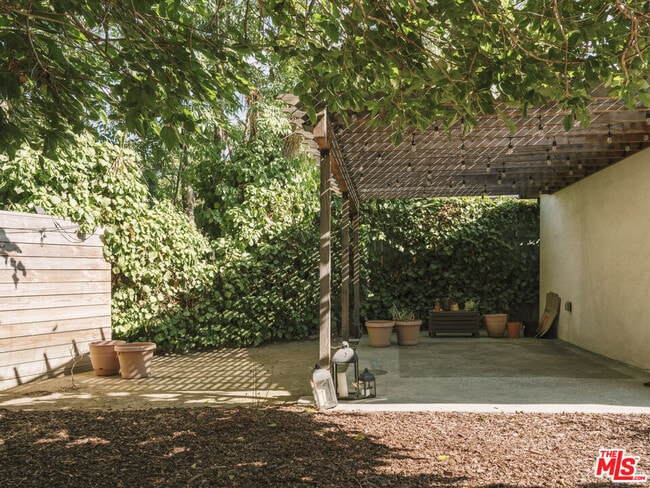 Building Photo - 917 N Ave 51