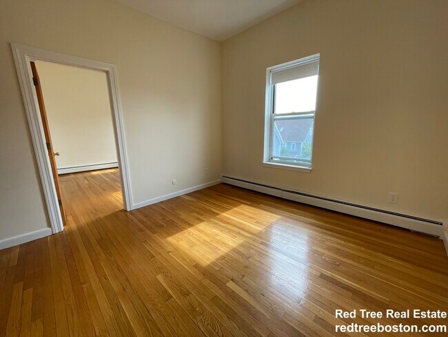 Building Photo - 172 N Beacon St