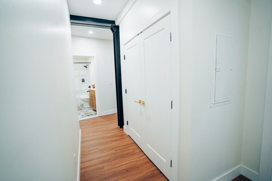 Building Photo - 110 Hotel St