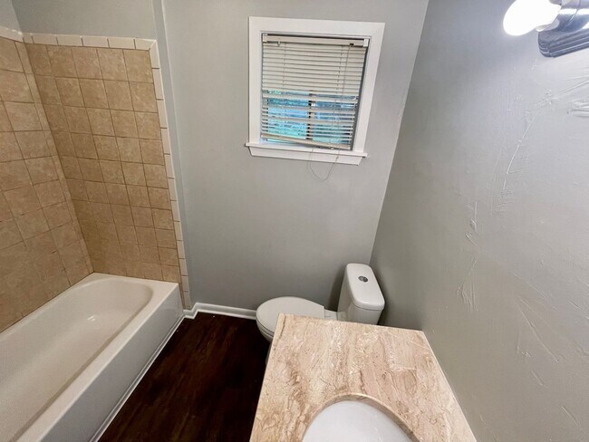 Building Photo - 3/2 Home for Rent in Madison!