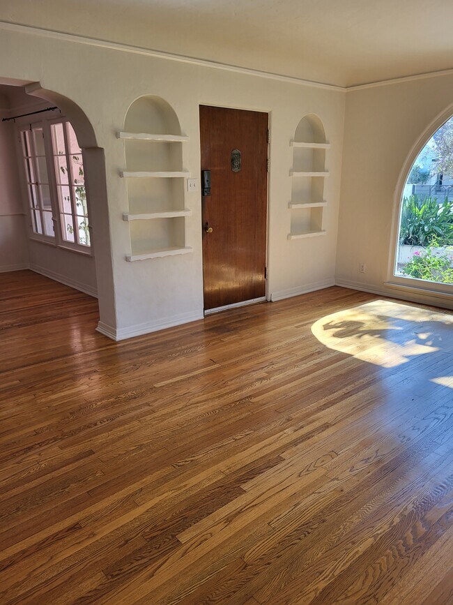 Building Photo - 346 N Alfred St