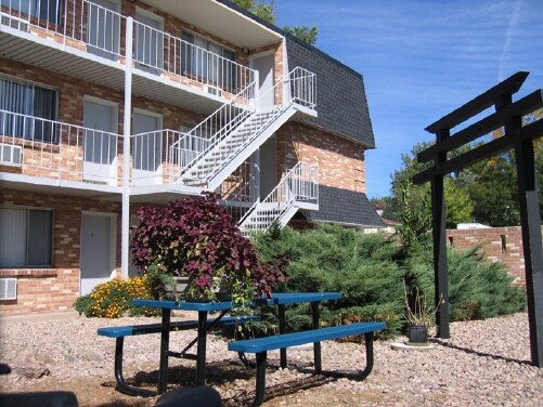 Building Photo - Aspen West