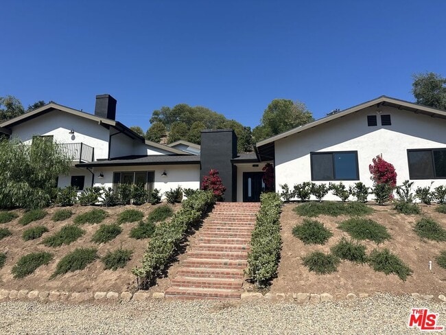Primary Photo - 1131 Rancho Dr
