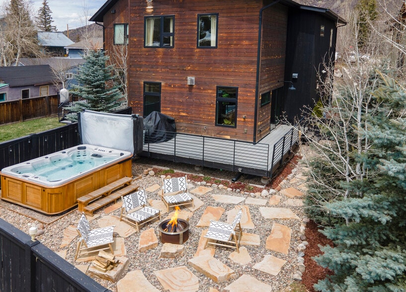 Building Photo - 1133 Main St