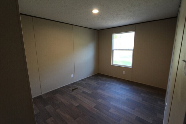 Building Photo - 3091 Shannon Rd