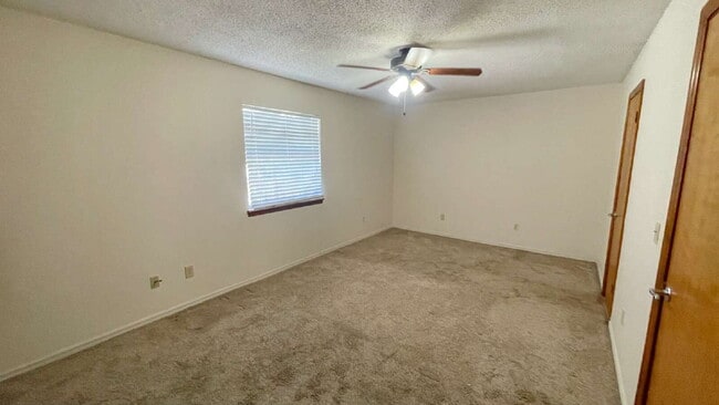 Building Photo - Coming Soon! Davis Shores Townhouse