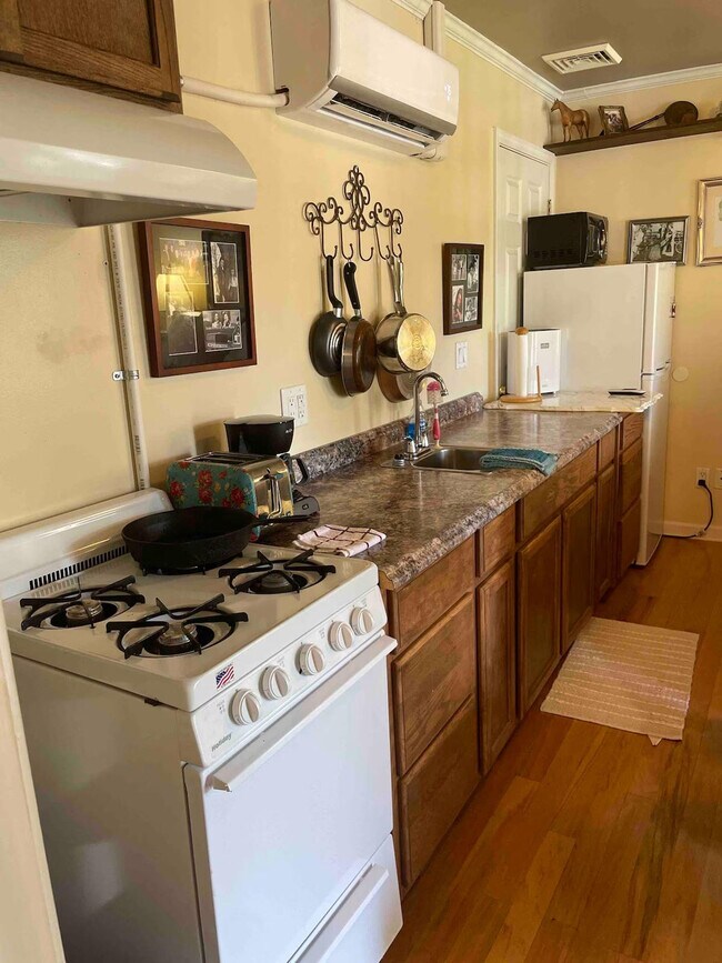 Building Photo - 176 Schools Dr