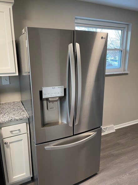 Building Photo - 7725 Bowen Ave