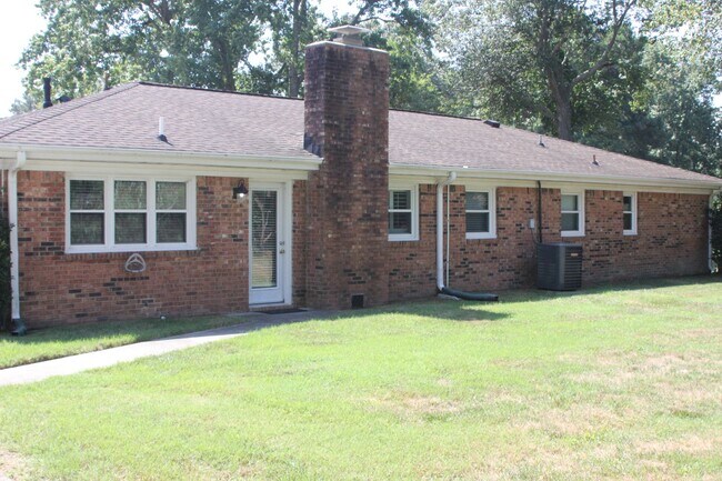 Building Photo - Beautiful Single Family Home in Great Neck Estates