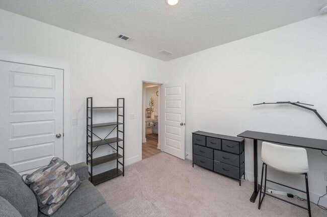 Building Photo - 214 Lyla Ln